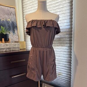 Woman's Leani Off Shoulder Strapless Brown Ruffle Romper. Size Small